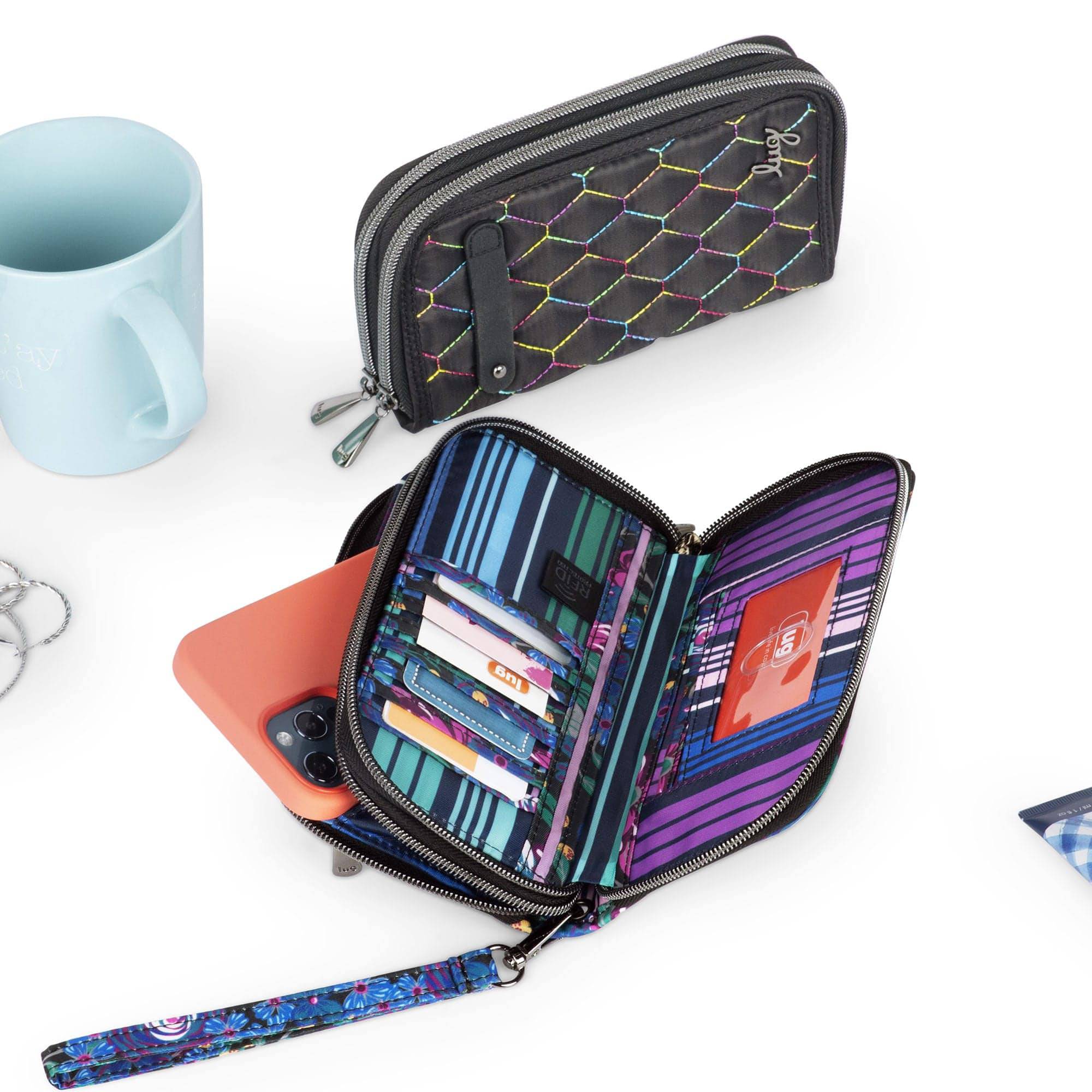 Tram Zip RFID Wallet - - Tram_Zip_Lifestyle_03